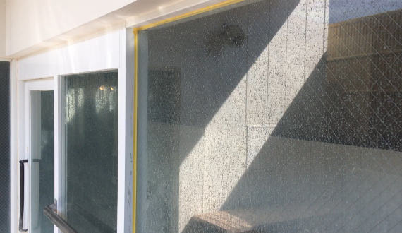 窓ガラスウロコ汚れ