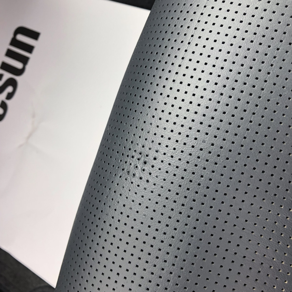 ボルボ パンチングレザーシートリペア後