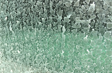 窓ガラスウロコ