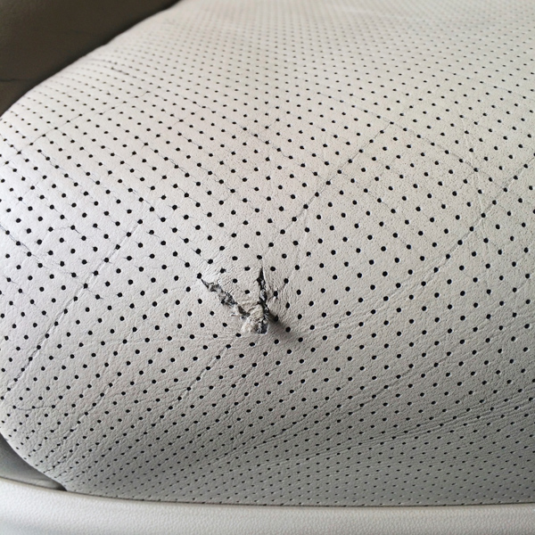 パンチングシート傷