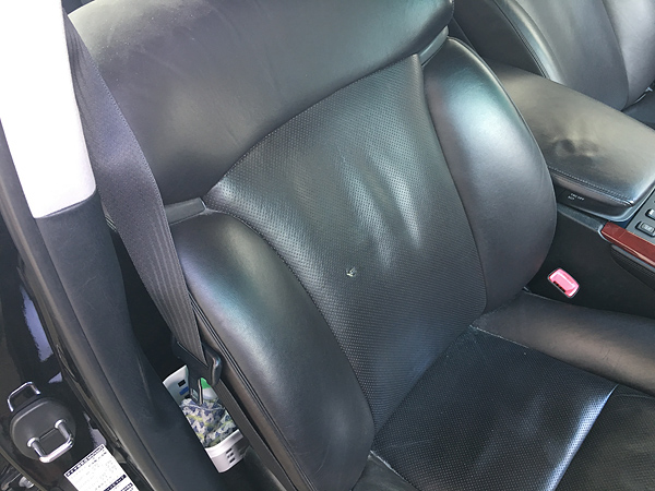 レクサスＧＳ　パンチングレザーシート補修前