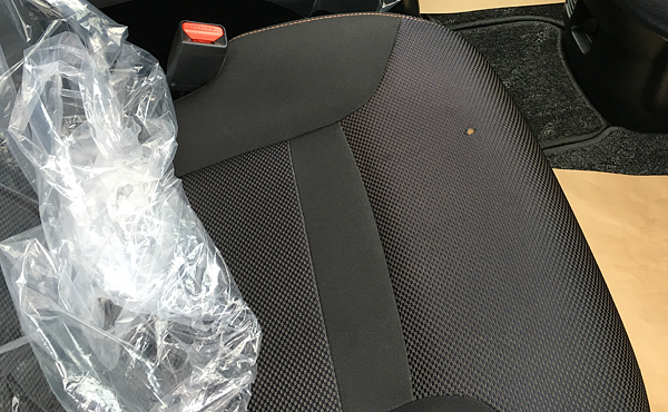 日産 セレナ　シート補修前