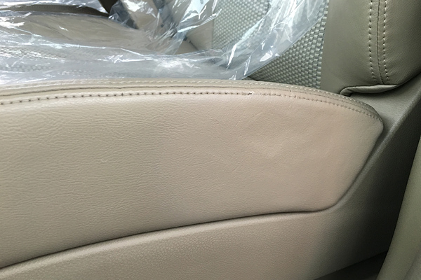 日産 TIIDA　シート アームレスト補修後