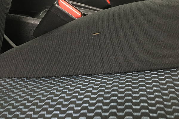 日産 ノート　シートリペア前