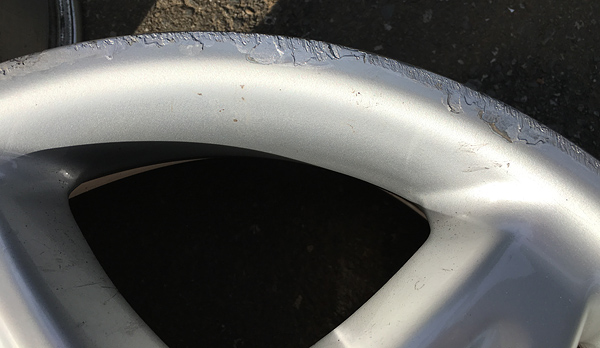 フェラーリ　ホイールリペア前２