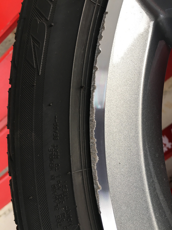 ベンツ ＡＭＧ　純正ポリッシュホイール リペア前