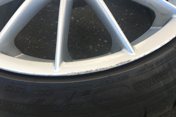 アルファロメオ　純正ホイールリペア前