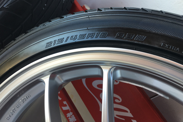 トヨタ プリウス　社外（エンケイ）ホイールリペア後