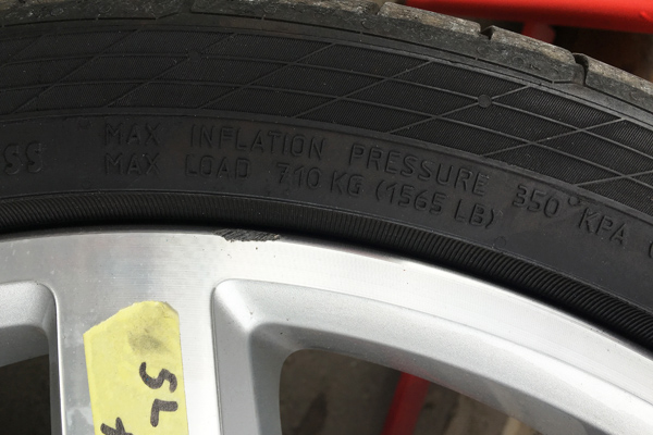 メルセデスベンツ ＡＭＧ ＳＬ５５０　ホイールリペア前